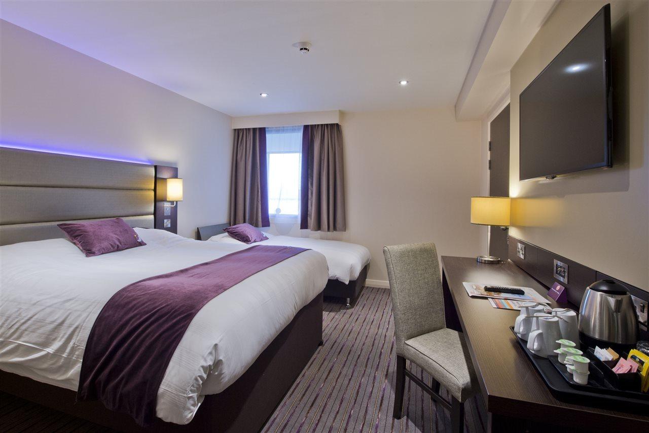 Premier Inn London Chiswick Esterno foto