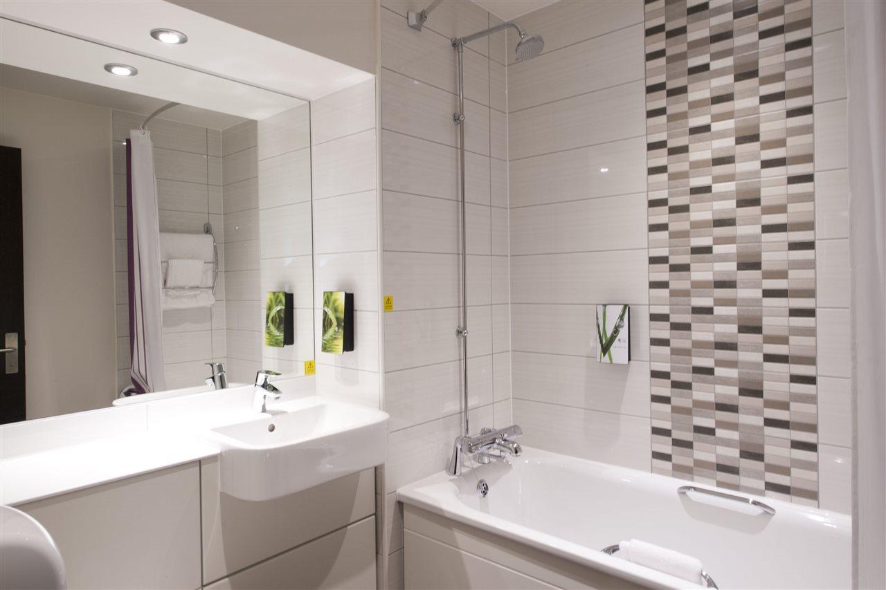 Premier Inn London Chiswick Esterno foto